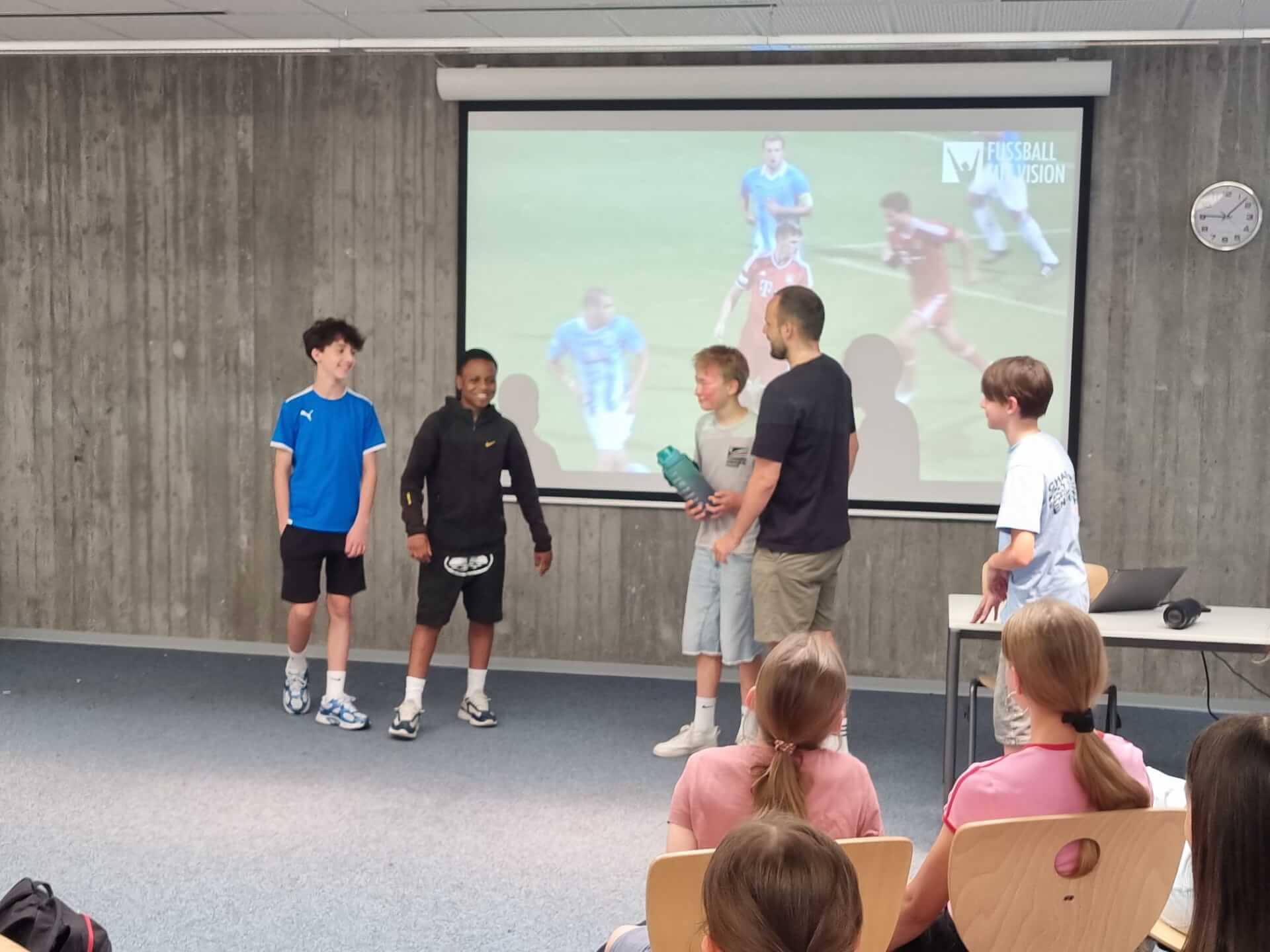 Fußball schauen in der Schule?